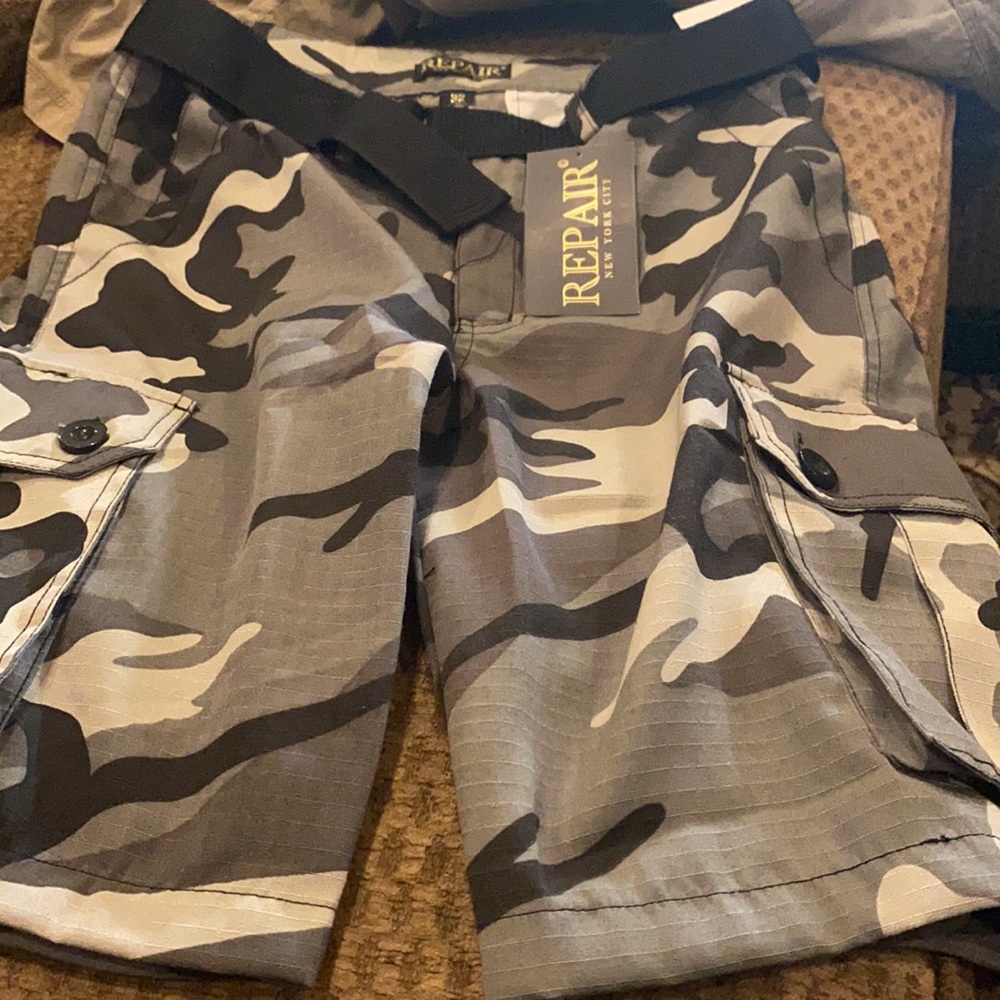Army color Men cargo shorts
